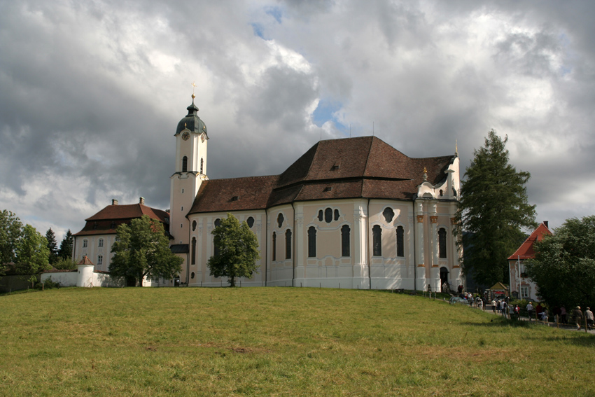 Wieskirche 
sie ist eine bemerkenswert prächtig gestaltete Wallfahrtskirche in Wies.
1983 zum Weltkulturerbe erklärt.
Schlüsselwörter: Wieskirche    Bayern    