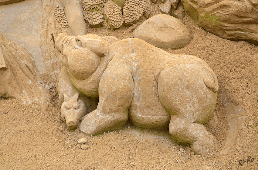 Sandskulpturen - Wildschwein
Sandfigurenwelten Rügen
Schlüsselwörter: Sandskulpturen