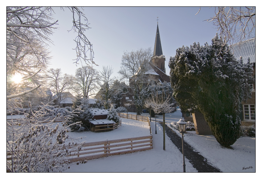 Bei uns auf dem Dorf
Blick auf unsere verschneite Kirche
Schlüsselwörter: Dorfkirche                St. Stephanus