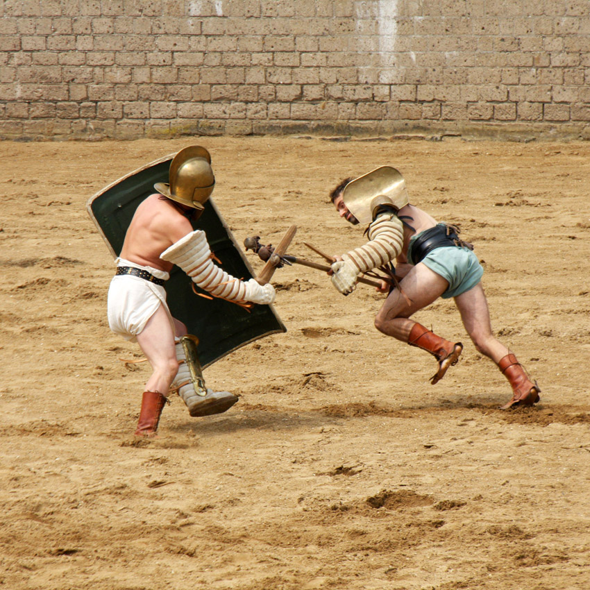 Gladiatorenkämpfe
Schwerter, Brot und Spiele in Xanten
Es werden extra keine echten Waffen benutzt, da die Kämpfe nicht einstudiert sind und somit der Ausgang jedesmal offen ist.
Die ein oder andere Schramme läßt sich aber nicht vermeiden.
Schlüsselwörter: Schwerter,  Brot und Spiele          Xanten