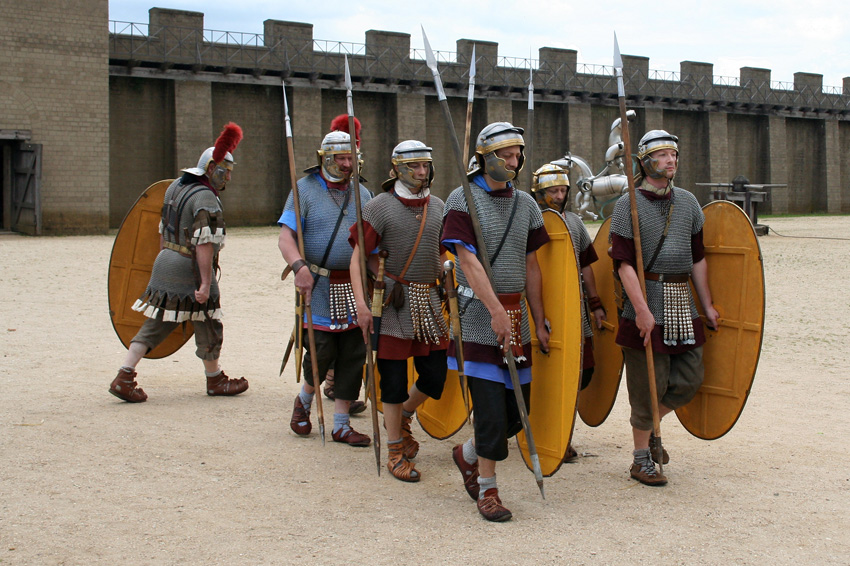 Aufmarsch
Xanten
Schwerter, Brot und Spiele
Schlüsselwörter: Xanten   Archäologischer Park    Schwerter, Brot und Spiele