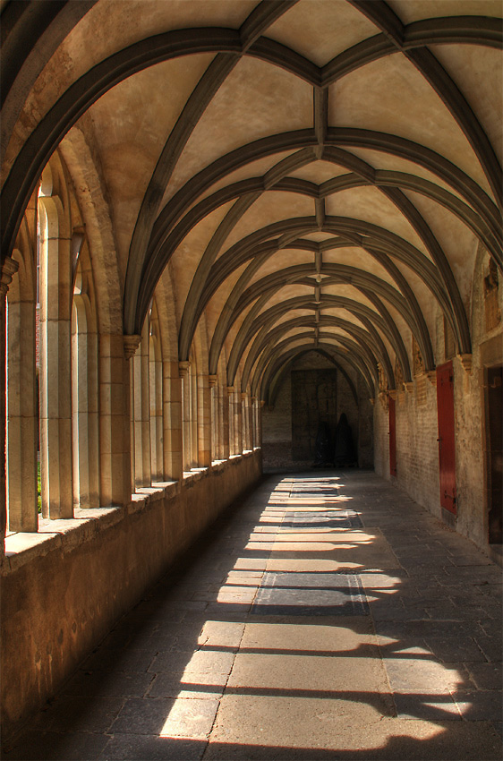 Licht und Schattenspiel
im Kreuzgang von St. Viktor
Xanten
Schlüsselwörter: Xanten    Dom    St.Viktor