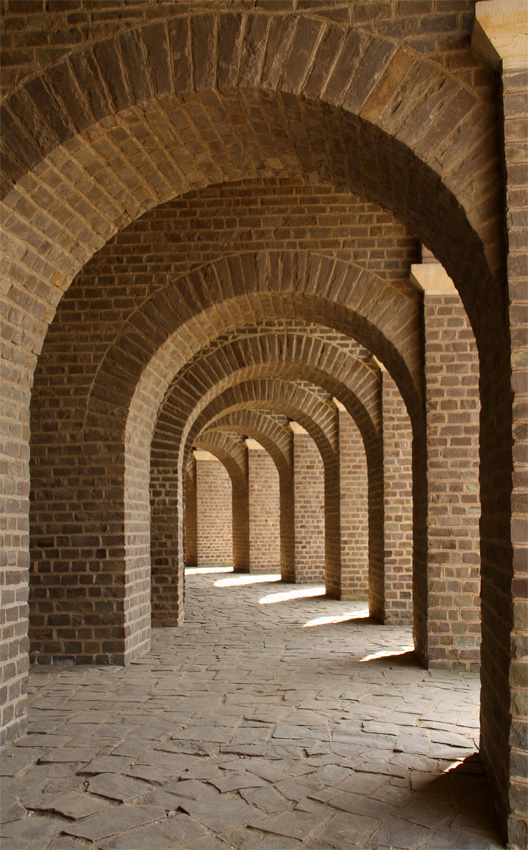 Rundweg
um das Amphitheater im Archäologischen Park Xanten
Schlüsselwörter: Amphitheater   Xanten    Archäologischer Park