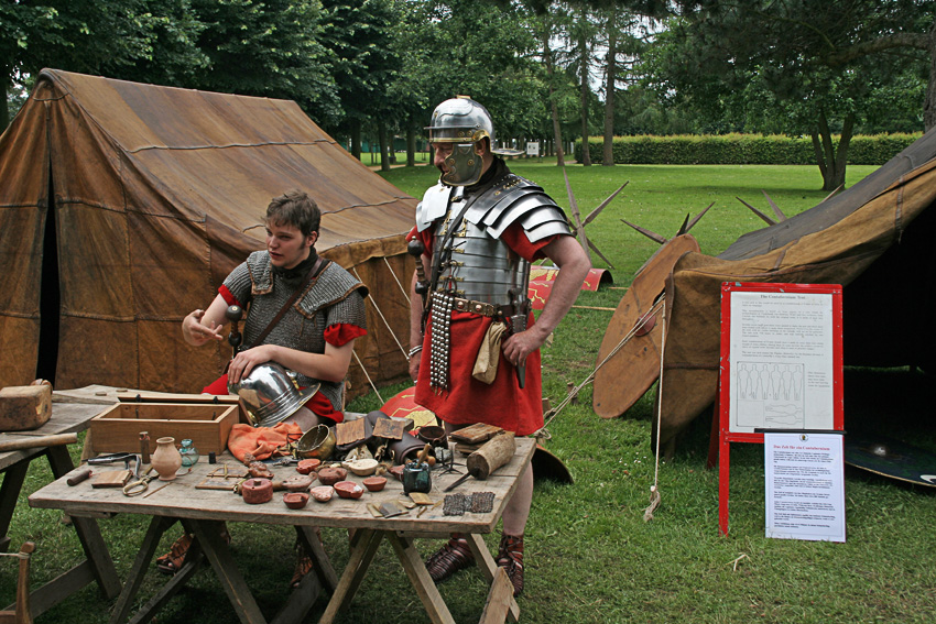 Im Lager l
Schlüsselwörter: Xanten   Archäologischer Park    Schwerter, Brot und Spiele