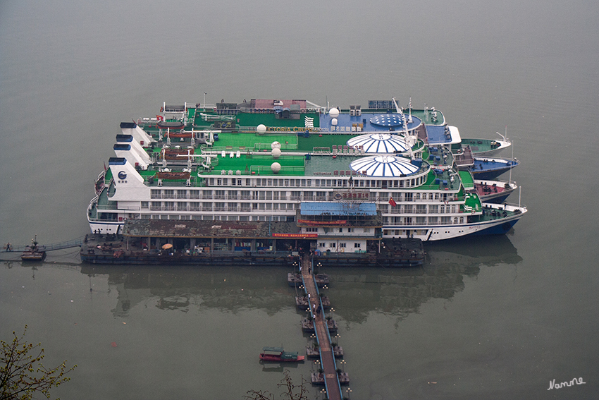 Fengdu
Blick auf die Anlegestelle der Flusskreuzfahrtschiffe.
Schlüsselwörter: Yangtze Schiffskreuzfahrt Fengdu