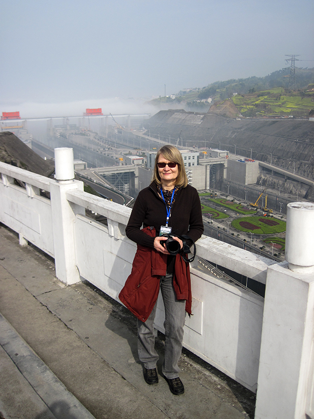 Yangtze Schleuse 
Im Hintergrund kann man sehr gut erkennen wie der dichte Nebel über dem Stausee liegt.
Schlüsselwörter: Yangtze Staudamm Schleuse