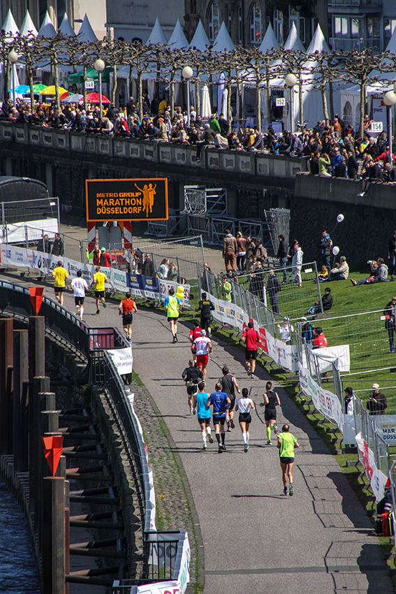 Düsseldorfer Marathon
Auf der Zielgerade
Schlüsselwörter: Marathon Düsseldorf Sparkasse Neuss