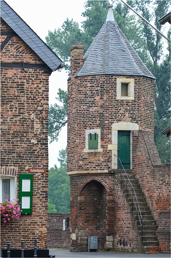 Zons Impressionen
Pfefferbüchse auf der östlichen Stadtmauer

Schlüsselwörter: Zons