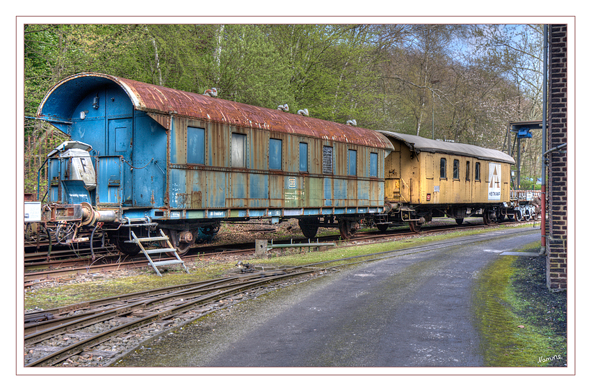 Auf dem Gelände
Das Eisenbahnmuseum Bochum-Dahlhausen ist ein Eisenbahnmuseum im Südwesten von Bochum, das 1977 auf dem Gelände des von 1916 bis 1918 erbauten und 1969 stillgelegten Bahnbetriebswerkes Bochum-Dahlhausen von der Deutschen Gesellschaft für Eisenbahngeschichte e. V. gegründet wurde. Es ist mit einem Areal von etwa 46.000 m² das größte private Eisenbahnmuseum Deutschlands.
Schlüsselwörter: Eisenbahnmuseum Bochum Dahlhausen