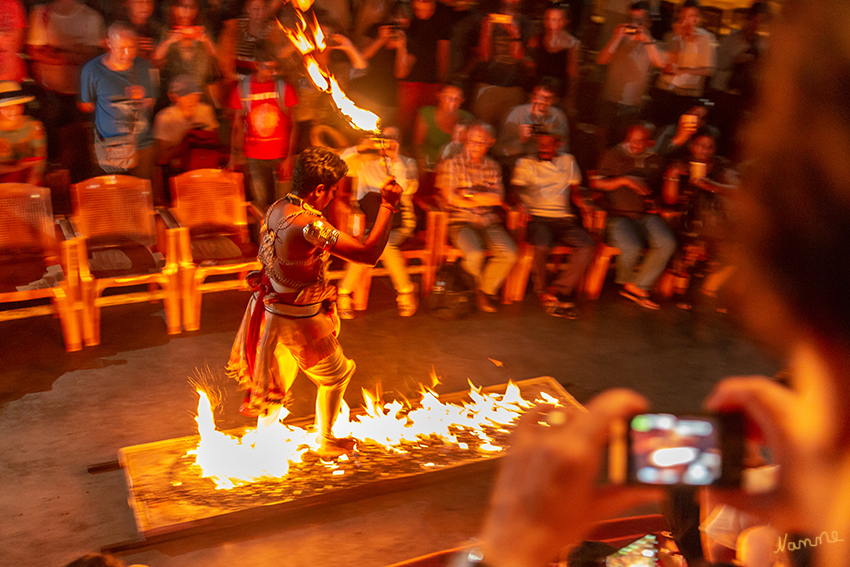 Feuer- und Tempeltänzer
Folkloreshow der berühmten Kandytänzer
Schlüsselwörter: Sri Lanka, Kandy