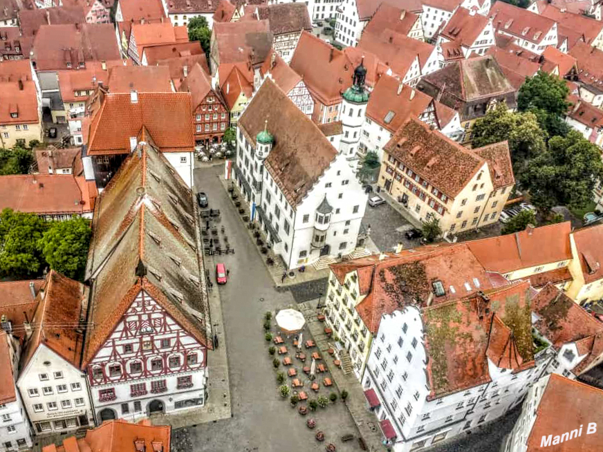 Nördlingen
Blick von der Stadtmauer mit dem Rathaus in der Mitte
Schlüsselwörter: Bayern