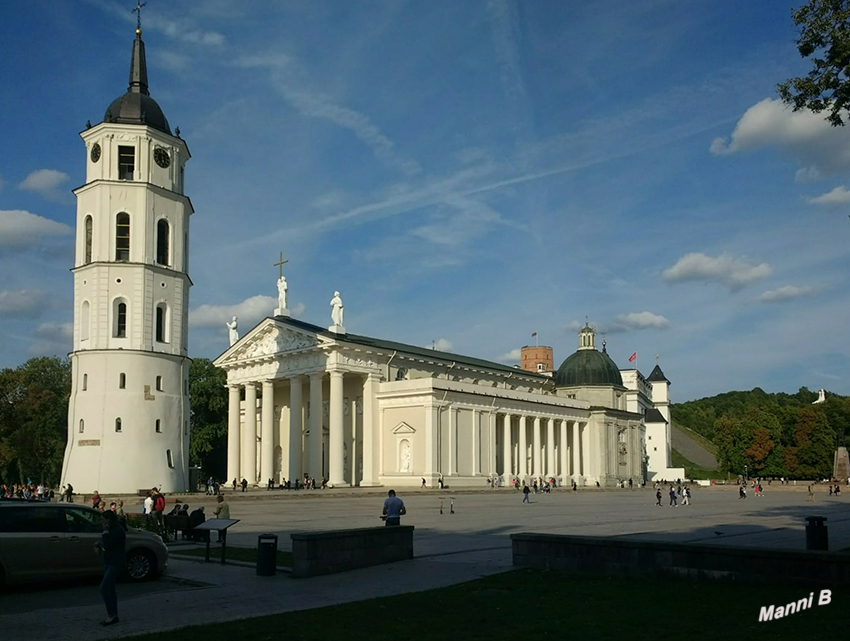 Vilnius
Die Vilniusser Kathedrale St. Stanislaus und St. Ladislaus ist die römisch-katholische Kathedrale des Erzbistums Vilnius, der Hauptstadt Litauens. Seit 1985 ist sie in den Rang einer Basilica minor erhoben. laut Wikipedia
Schlüsselwörter: Litauen