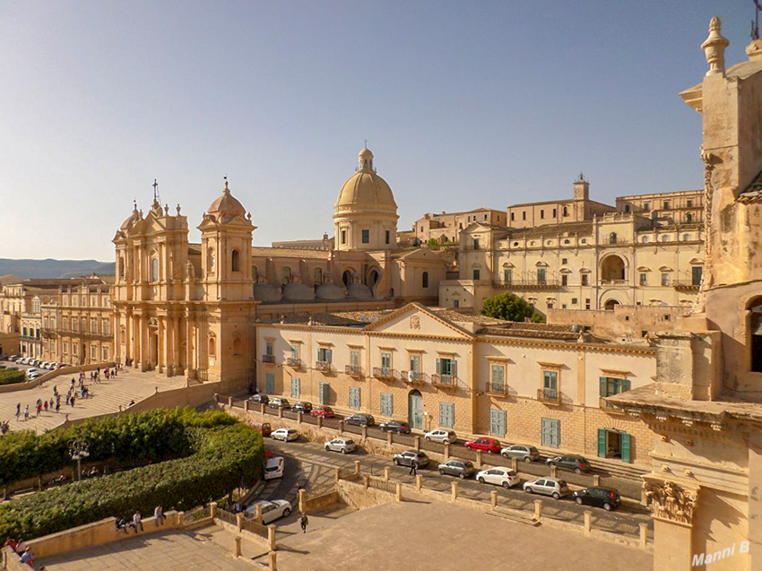 Sizilienimpressionen
Noto ist eine der spätbarocken Städte des Val di Noto, die von der UNESCO zum UNESCO-Welterbe erklärt worden sind. laut Wikipedia
Schlüsselwörter: Italien