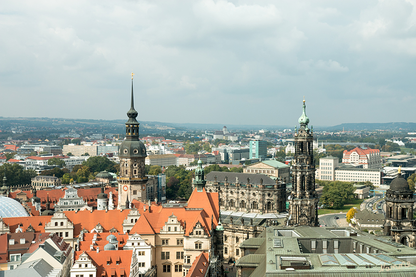 Dresden - Aussicht von der Frauenkirche
Richtung Hausmannsturm, Hofkirche, dahinter die Semperoper.
Schlüsselwörter: Dresden, Frauenkirche