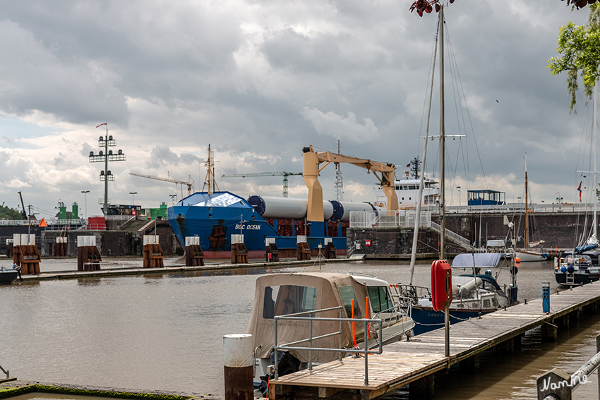 Brunsbüttel
Ausfahrt aus der Schleuse
Schlüsselwörter: Cuxhaven