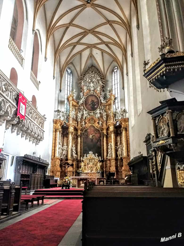 Jelenia Góra
Der Ort liegt in einem Talkessel, dem für seine zahlreichen Schlösser und Burgen bekannten Hirschberger Tal, zwischen mehreren Gebirgszügen. laut wikivoyage
Schlüsselwörter: Polen