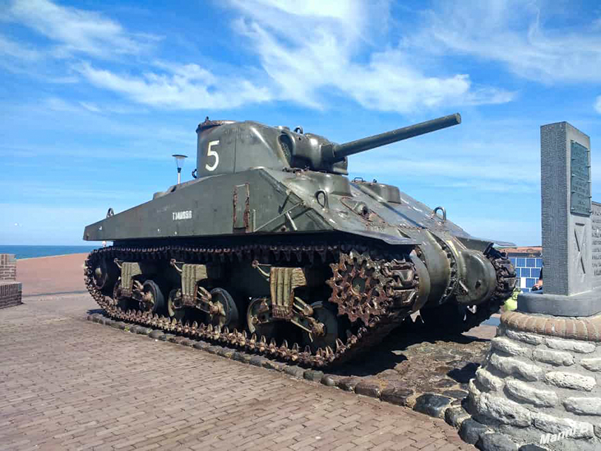 Westkapelle
Sherman Tank, Befreiungsmonument auf dem Deich 
Schlüsselwörter: Zeeland; Holland