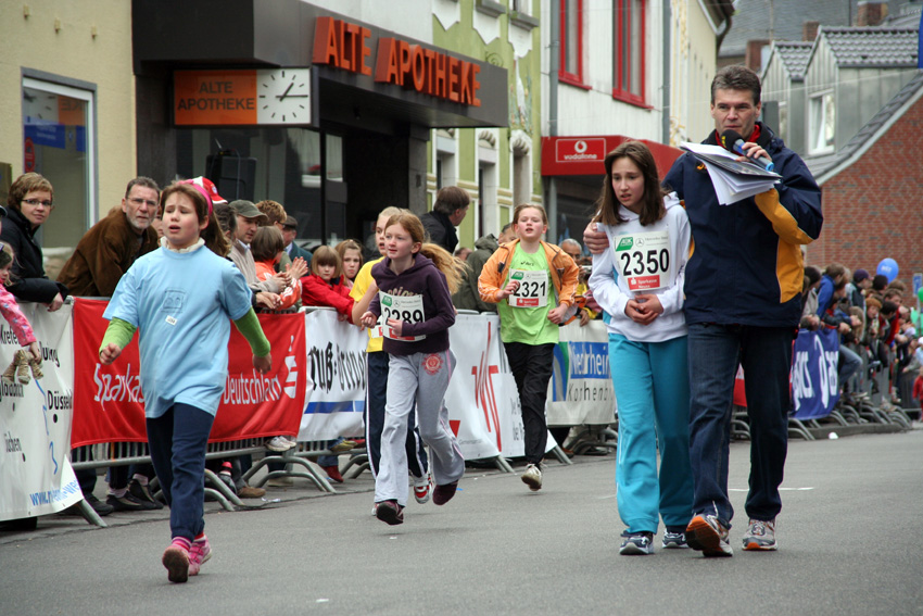 Bis an die Grenze
gesehen beim Korschenbroicher Citylauf 2008
Schlüsselwörter: Korschenbroicher Citylauf Schülerin