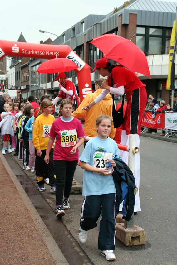 Erfolgreich im Ziel
Korschenbroicher Citylauf 2008
Schlüsselwörter: Korschenbroicher Citylauf Schülerinen