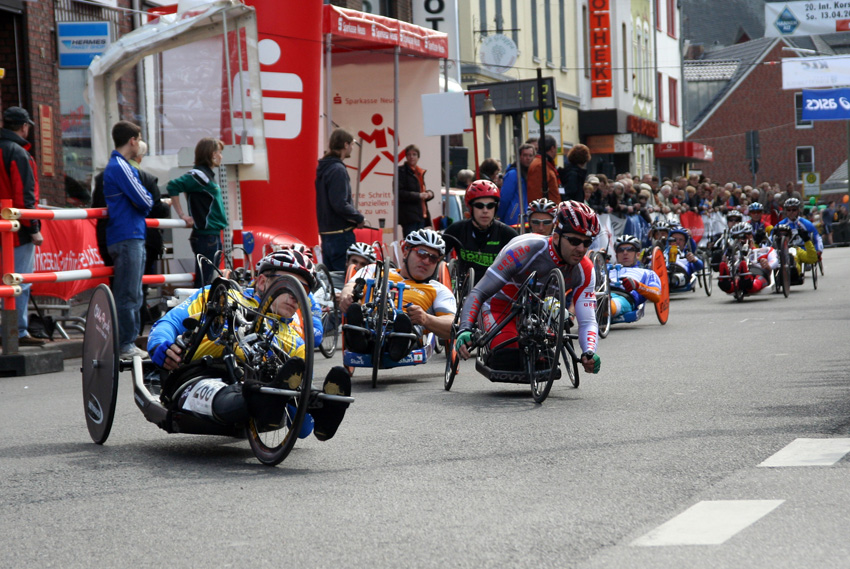 Los geht es....
Handbiker beim Korschenbroicher Citylauf 2008
Schlüsselwörter: Korschenbroicher Citylauf Handbiker