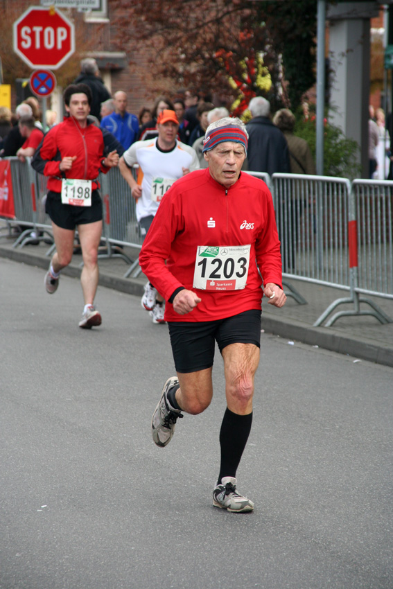 Nur nicht aufhalten lassen
Korschenbroicher Citylauf 2008
Schlüsselwörter: Korschenbroicher Citylauf Läufer