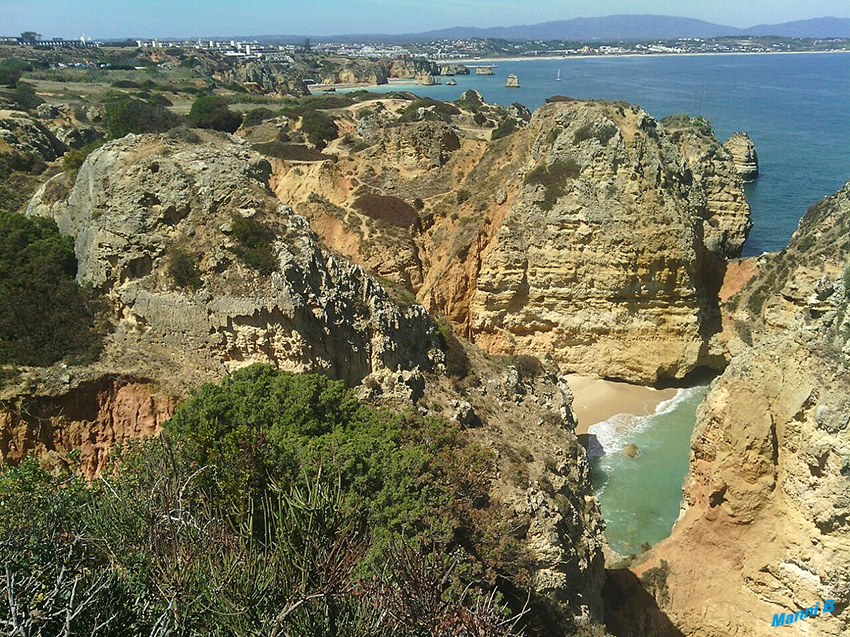 Lagos - Algarve
Portugal
Berühmt ist die Algarveküste für ihre zahlreichen feinsandigen Strände und die teils bizarren und monumentalen Felsformationen im westlichen Teil.
Schlüsselwörter: Portugal, Lagos