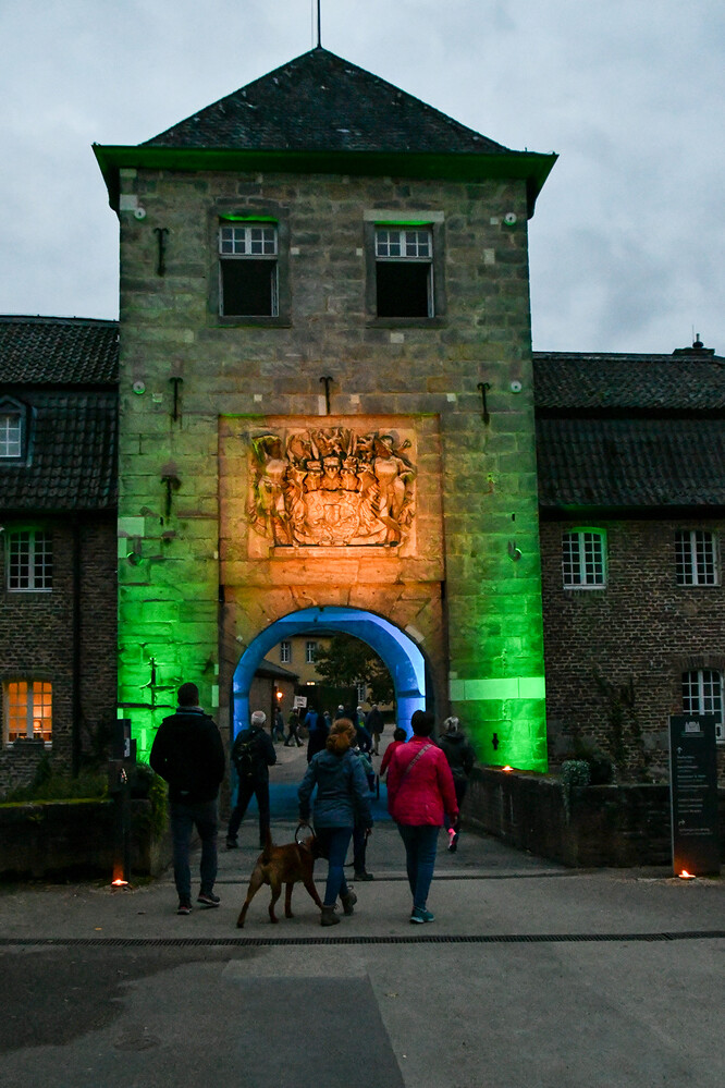 Lichtfestival Schloss Dyck - Eingang
Roland
Schlüsselwörter: 2023
