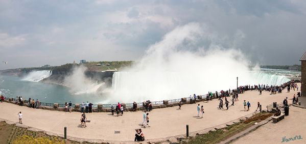 Niagarafälle
links: die US-amerikanische Wasserfall
rechts: der kanadische Wasserfall (Horseshoe, deutsch Hufeisen)
Schlüsselwörter: Kanada, Niagara, Niagarafälle