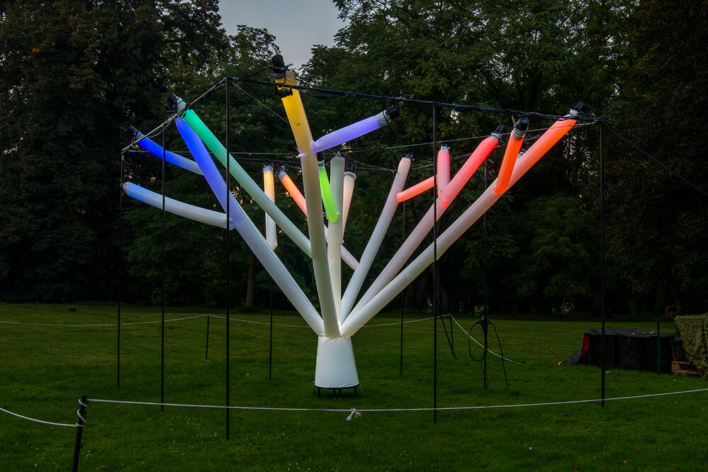 Lichtfestival Schloss Dyck - Hybrid Roots
Marianne
Schlüsselwörter: 2023