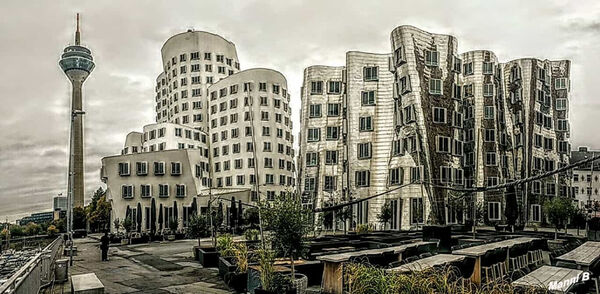Medienhafen 
mit den Gehryhäusern und den Fernsehturm
Schlüsselwörter: Düsseldorf; Medienhafen