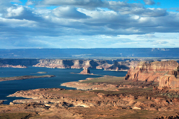 Page - Heliflug
Ausblick vom Tower Butte aus auf einen Teil des Lake Powell
Schlüsselwörter: Amerika Heliflug Power Button