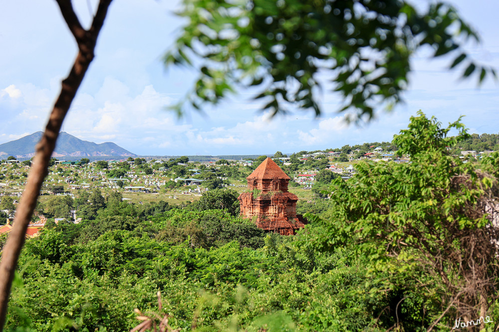 Katê-Fest der Cham
in Vietnam fand im Jahr 2026 vom 5. bis 12. Oktober statt (mit Hauptfeiern um den 9.–11. Oktober). Es ist das wichtigste religiöse und kulturelle Fest der Brahmanen-Cham und wird an historischen Champa-Türmen wie dem Po-Klong-Garai-Turm in Ninh Thuận und dem Po-Sha-Nu-Turm gefeiert. lt vietnam.travel
Schlüsselwörter: 2026