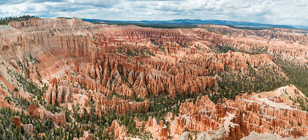 Bryce Canyon NP
Der Bryce-Canyon-Nationalpark liegt im Südwesten Utahs in den Vereinigten Staaten. Grund für die Ausweisung als Nationalparks ist der Schutz der farbigen Felspyramiden, der sogenannten Hoodoos, an der Abbruchkante des Paunsaugunt-Plateaus. 
laut Wikipedia
Schlüsselwörter: Amerika Bryce Canyon