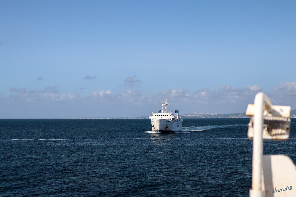 Gegenverkehr
Die Neapel Ischia Fährstrecke wird im Moment durch 4 Reedereien betrieben. 
Schlüsselwörter: Italien