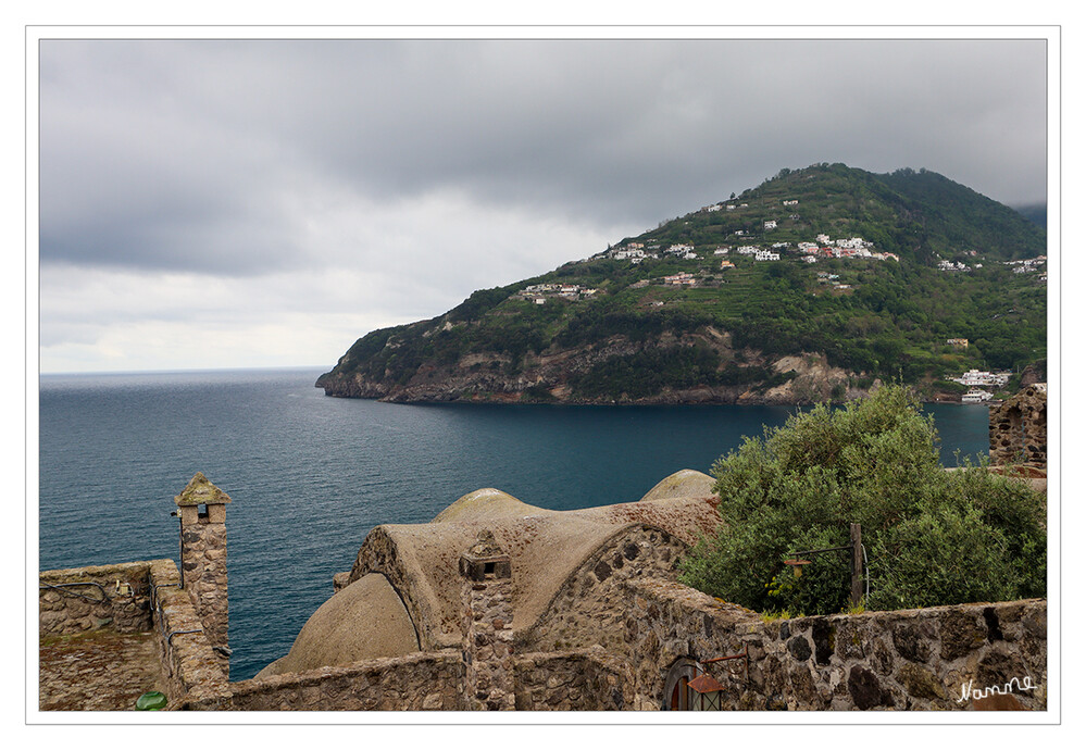 Castello Aragonese
Blick aufs Meer über die Kirche Ciesa della Madonna della Libera
Schlüsselwörter: Italien