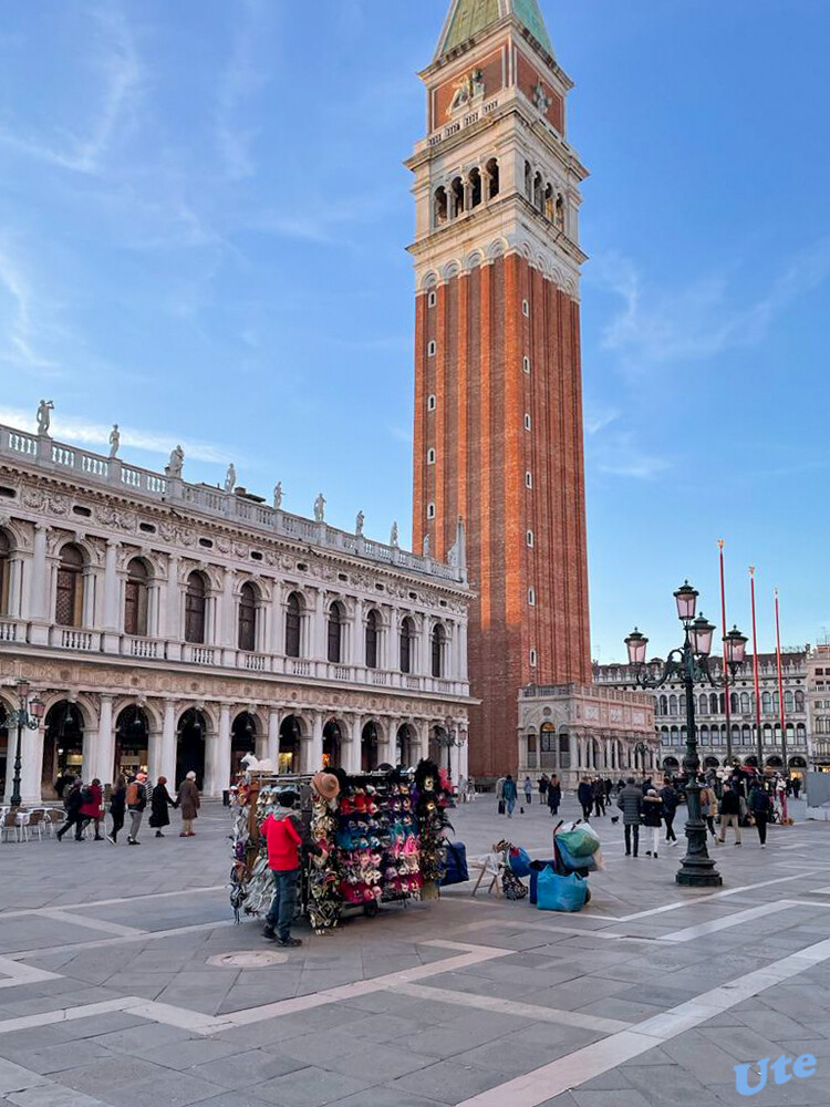 Impressionen aus Venedig
Der Markusplatz (italienisch Piazza San Marco) ist der bedeutendste und bekannteste Platz in Venedig.  laut Wikipedia
Schlüsselwörter: 2022