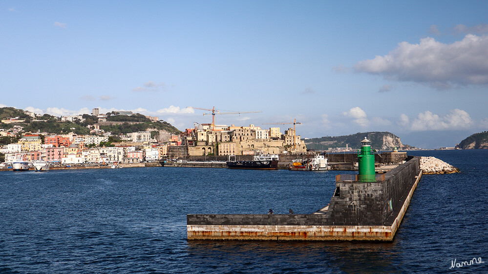 Fähreinfahrt in Pozzuoli
Pozzuoli ist eine Stadt mit 80.074 Einwohnern in der italienischen Region Kampanien, am Golf von Pozzuoli, westlich von Neapel am Golf von Neapel. laut Wikipedia
Schlüsselwörter: Italien; Neapel