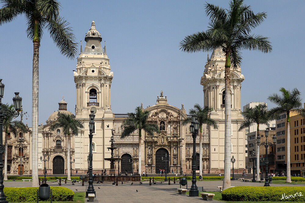 1 Peru Lima Kathedrale
Die Kathedrale von Lima oder die Kathedralbasilika St. Johannes ist eine römisch-katholische Kirche in Lima, der Hauptstadt Perus. Die Kathedrale des Erzbistums Lima mit dem Apostel und Evangelisten Johannes gewidmet und trägt zusätzlich den Titel einer Basilica minor. laut Wikipedia
Schlüsselwörter: Peru