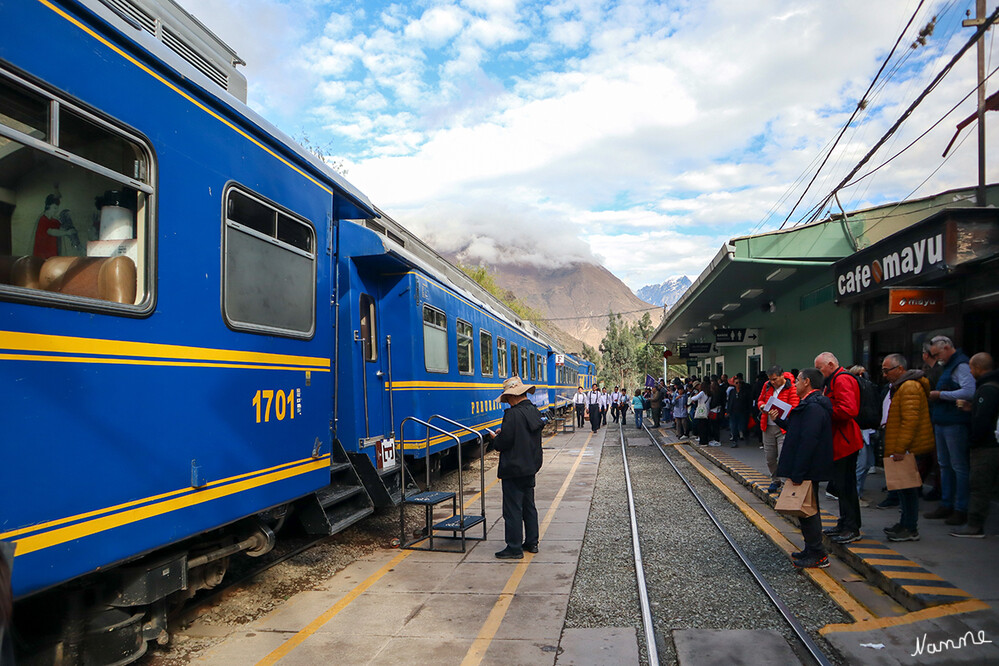 1 Peru Machu Picchu
Alle Zugverbindungen haben als Endziel die Stadt Aguas Calientes (Machu Picchu Pueblo). Von dort kannst du nach Machu Picchu laufen oder einen der Busse besteigen, die dich in etwa 30 Minuten zum Eingang bringen. laut laut southtraveler
Schlüsselwörter: Peru
