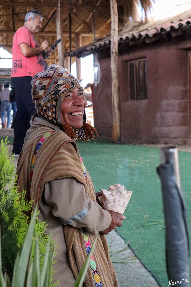 1 Peru Projekt Manos de la Comunidad
Das Projekt, „Manos de la Comunidad“, welches für die Gleichstellung der Frau eintritt und sich gegen jegliche Art der Gewalt gegen Frauen stark macht sowie alleinerziehende Frauen unterstützt, bietet sehr hochwertige Textilien an. laut peruline 
Schlüsselwörter: Peru