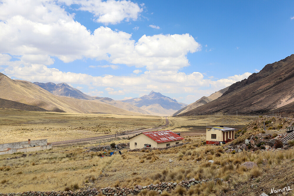 1 Peru Abra la Raya
Der Altiplano liegt auf einer durchschnittlichen Höhe von 3600 m und erstreckt sich über eine Fläche von etwa 170.000 km². Im Norden des Altiplano liegt der Titicacasee, der größte Hochgebirgssee der Erde. laut Wikipedia
Schlüsselwörter: Peru
