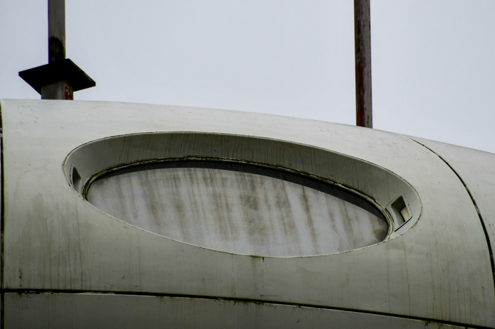 Minimalistisch "Fenster am Colani-Ufo"
Roland
Schlüsselwörter: 2026