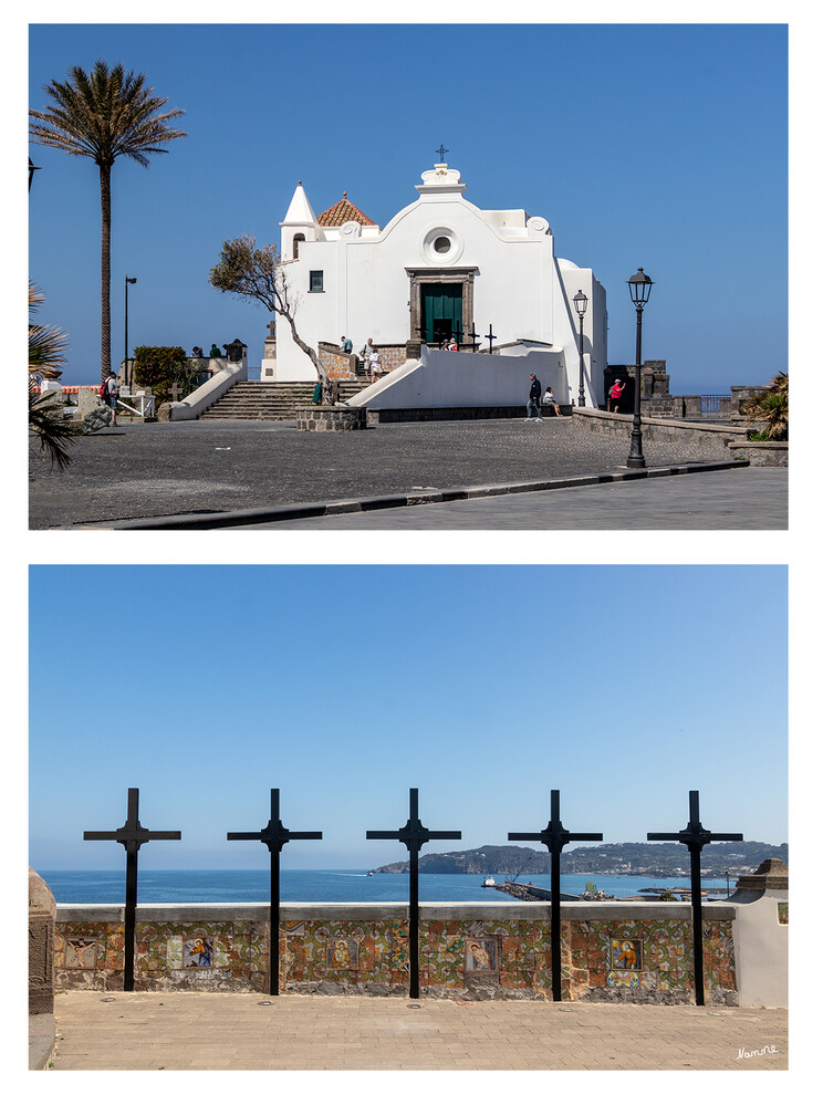 Forio - Seefahrerkirche
Eine imposante Freitreppe führt hinauf zur Chiesa della Santa Maria del Soccorso, der strahlend weißen Wallfahrtskirche der Seefahrer. Der schöne Kirchenbau aus dem 16. Jahrhundert, der innen viele Schiffsmodelle und nautische Bilder beherbergt, gilt als Wahrzeichen der Stadt Forio und thront eindrucksvoll auf einem Felsvorsprung über dem Meer. laut holidaycheck
Schlüsselwörter: Italien; Ischia