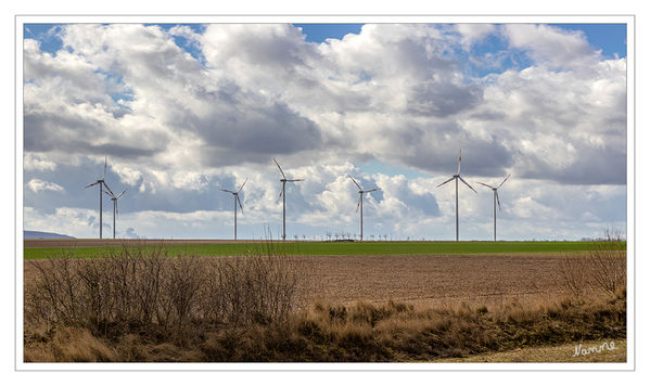 Wolkenhimmel und Windräder
Schlüsselwörter: Könighovener Höhe, Grevenbroich