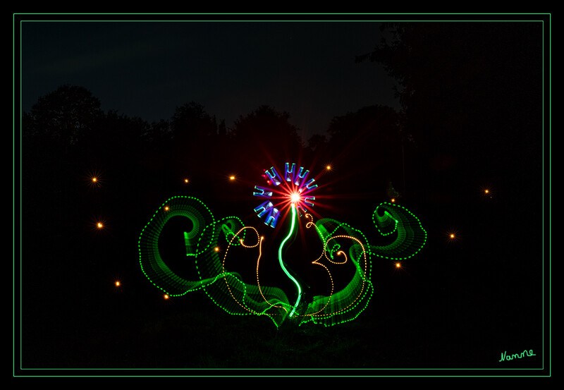 Leuchtblume
in bunt
Schlüsselwörter: Lichtmalerei; Lightpainting; 2020