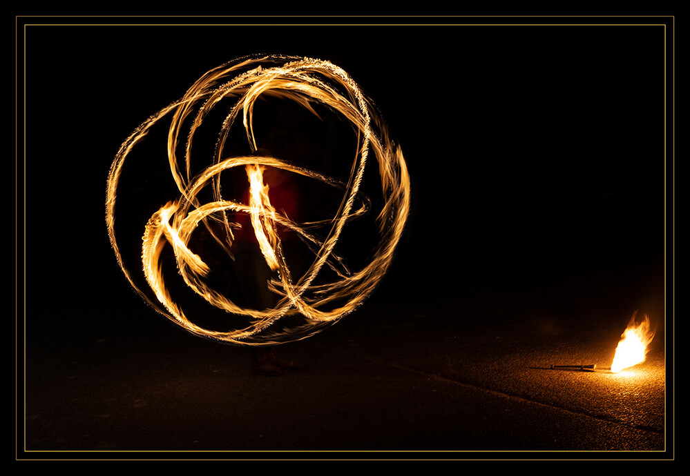 Feuerball
Schlüsselwörter: Lichtmalerei , Light Painting, 2021