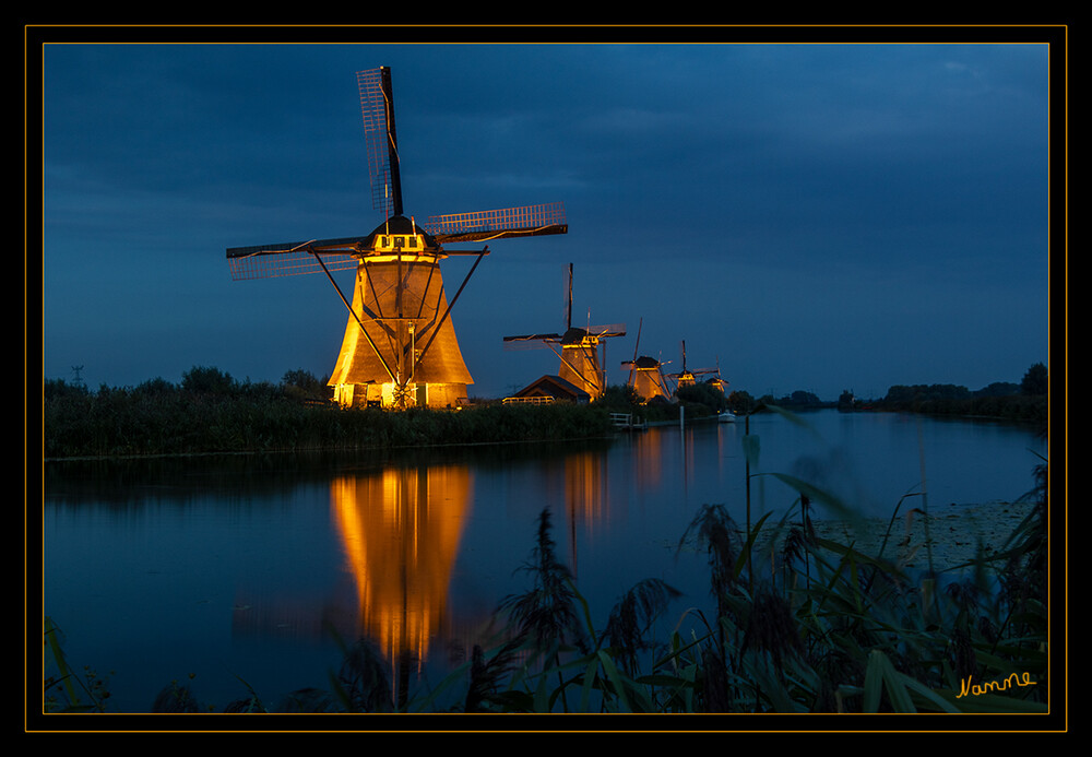 35 - Windmühlen
Die Windmühlen von Kinderdijk wurden 1997 von der UNESCO zum Weltkulturerbe erklärt. Heutzutage gelten sie als Symbol für das Wassermanagement der Niederlande. Die Mühlen wurden erbaut, um das tieferliegende Gebiet Alblasserwaard vom Wasser zu befreien und trocken zu halten. laut holland.com
2022
