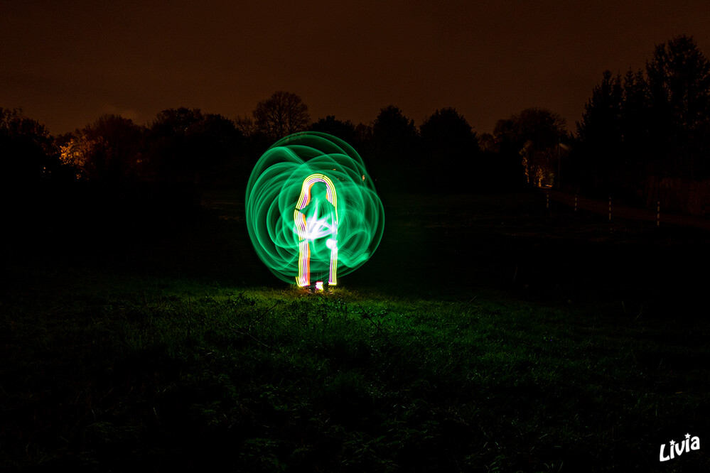 Ein Geist
Schlüsselwörter: Lichtmalerei; Lightpainting