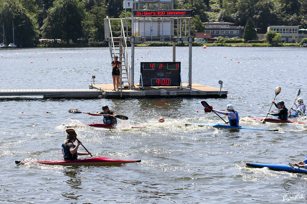 Kanupolo
ist Programmsportart bei den World Games. In Deutschland hat sich in den letzten Jahren eine rege Szene gebildet und der Sport erfreut sich wachsender Beliebtheit. Über 100 Vereine in Deutschland üben diesen Sport aus, sowie eine große Anzahl an Vereinen in anderen Ländern wie England, Frankreich, Schweiz, Niederlande, Belgien und Spanien. Nicht nur Vereine spielen Kanupolo, sondern auch Schulen und vor allem Hochschulen haben es in ihr Programm aufgenommen. 
Schlüsselwörter: Essen ; Baldeneysee