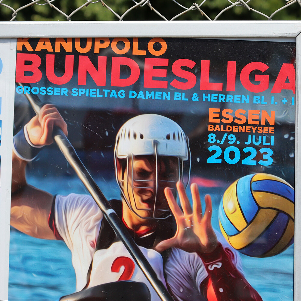 Kanupolo
Kanupolo ist ein Mannschaftssport, bei dem zwei Teams mit je fünf Spielern gegeneinander antreten und der auf einer Wasserfläche gespielt wird. Dabei sitzen die Spieler in kleinen und wendigen Einerkajaks und versuchen den Ball mit der Hand oder mit dem Paddel in das gegnerische Tor zu bringen. laut Wikipedia
Schlüsselwörter: Essen ; Baldeneysee